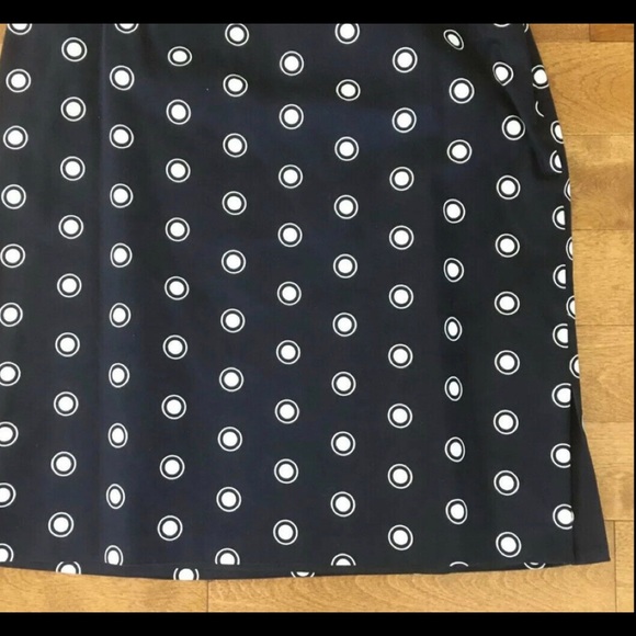 Like new Linda Allard Ellen Tracy Navy & White Polka Dot 2 Pc Suit. is Size 6 - Picture 6 of 12